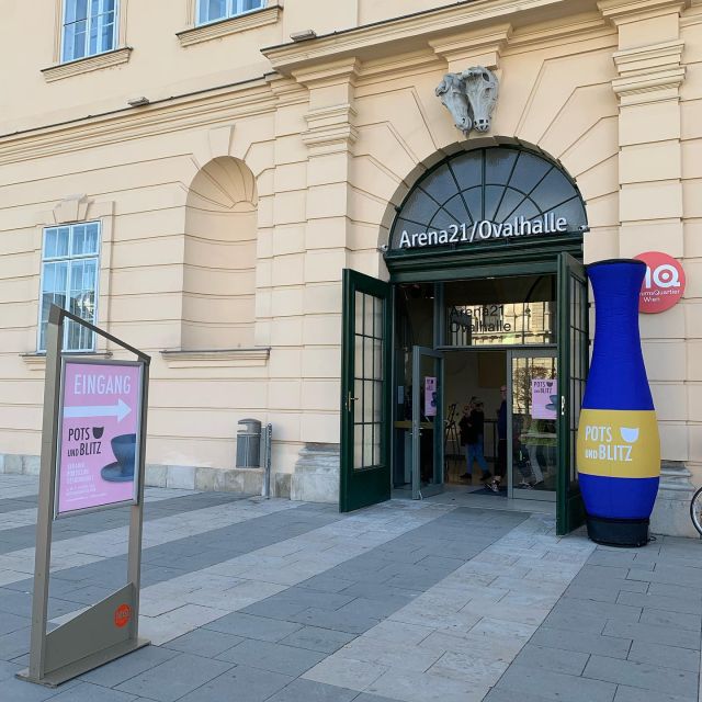 Wir haben geöffnet! 🥳 Unsere Aussteller:innen warten schon auf euren Besuch und freuen sich euch ihre einzigarten Produkte zu präsentieren. 

Öffnungszeiten:
Freitag, 6.10. 14 bis 19 Uhr
Samstag, 7.10. 10 bis 19 Uhr
Sonntag, 8.10. 10 bis 18 Uhr

Location:
MuseumsQuartier (MQ)
Ovalhalle, Foyer und Arena21
Museumsplatz 1
1070 Wien